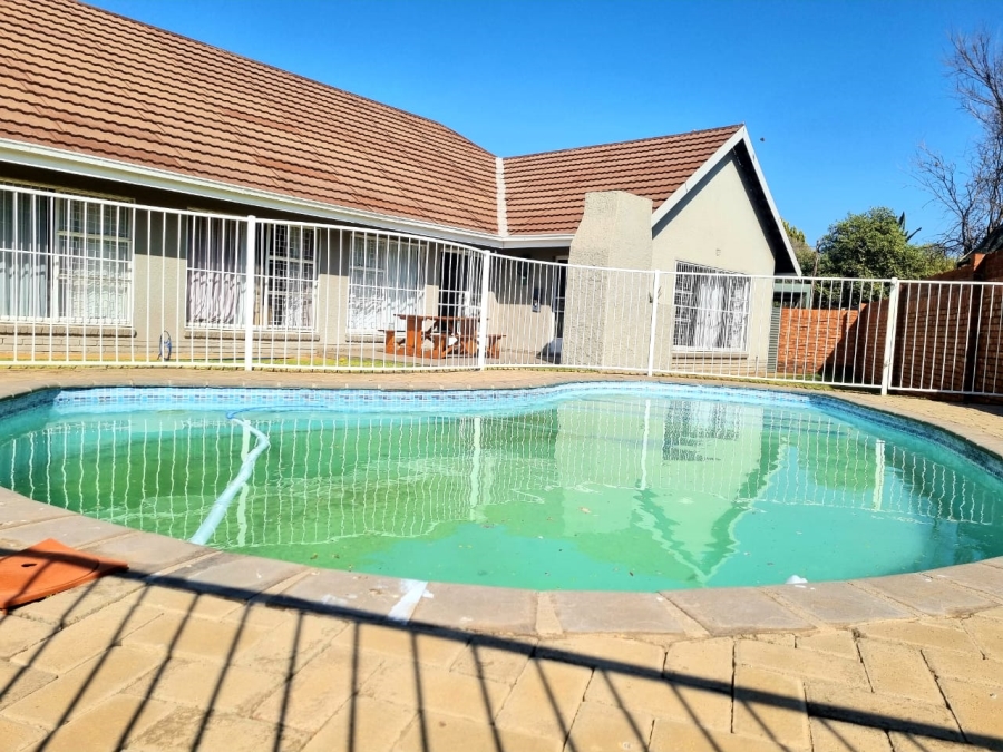 4 Bedroom Property for Sale in Hillcrest Northern Cape